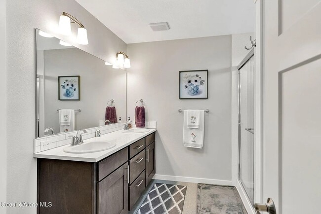 Building Photo - Coeur d'Alene Place – 3 Bed, 2.5 Bath Home...