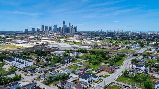 Building Photo - 1816 West St
