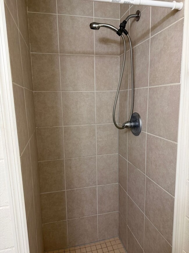 Building Photo - 8580 Lybbert Dr NE