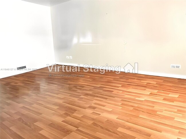 Building Photo - 2835 Plunkett St