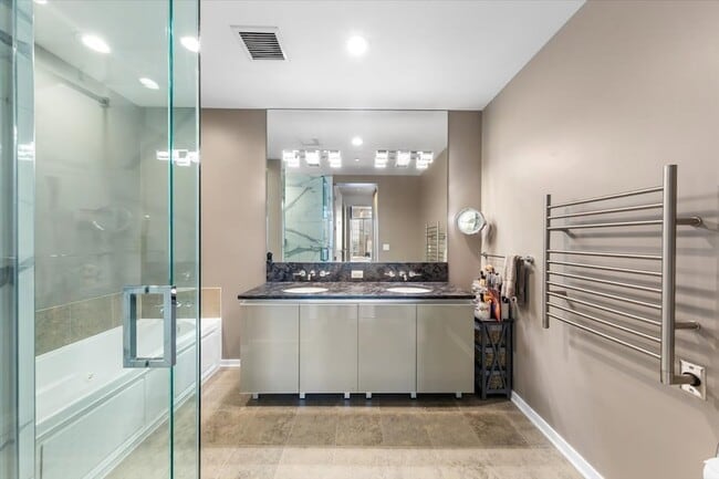 Building Photo - 600 N Fairbanks Ct