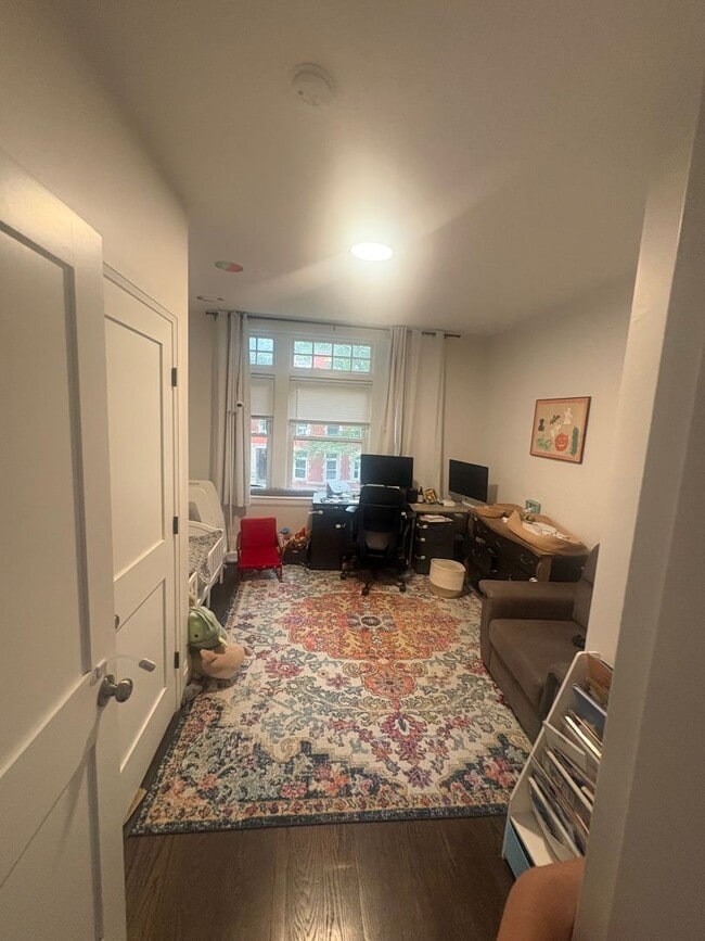 Building Photo - Amazing 3 bed 2 bath in Brookline!