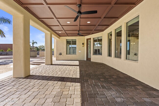 Building Photo - 2617 W Desert Hills Dr