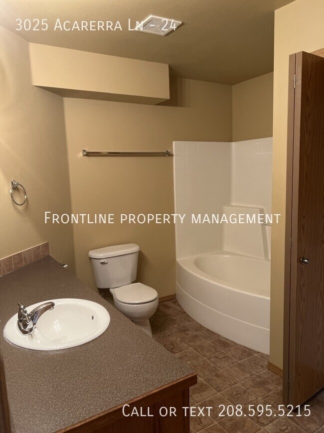 Building Photo - 3025 W Acarrera Ln