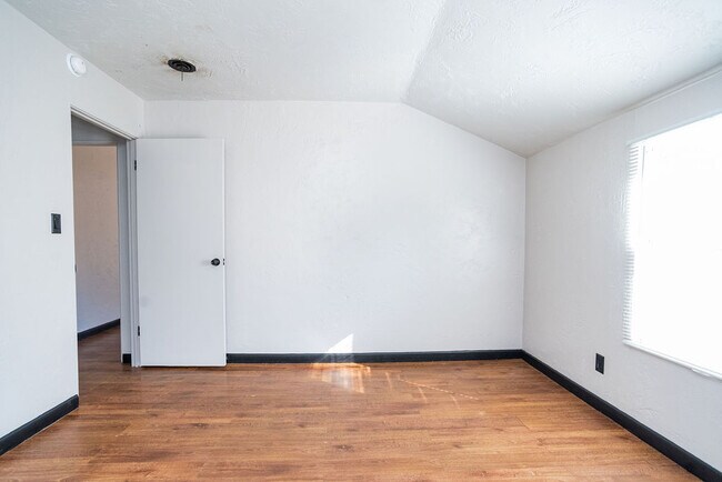 Building Photo - 1309 S Gary Dr