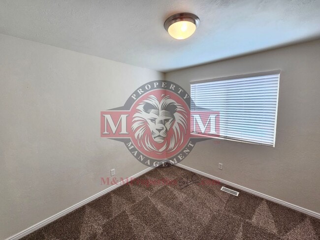 Building Photo - Great 5 Bed 2.5 Bath Home Newly Remodeled