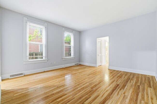 Building Photo - 19 E Mithoff St