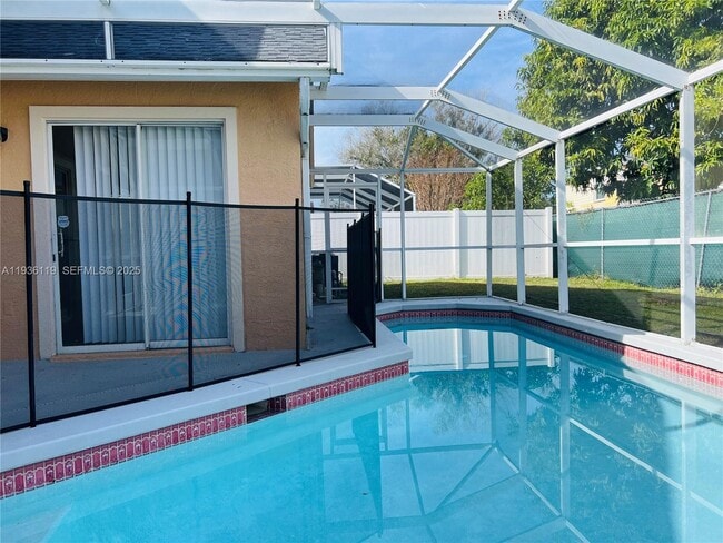 Building Photo - 332 Oceanside Ct