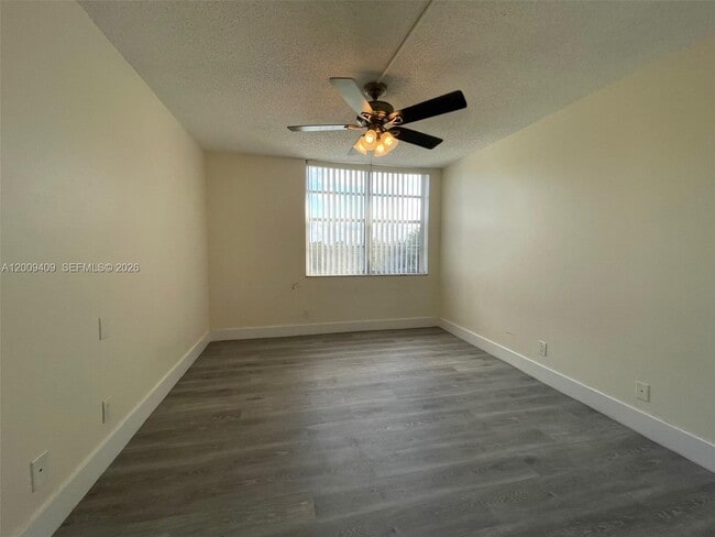Building Photo - 9471 Evergreen Pl