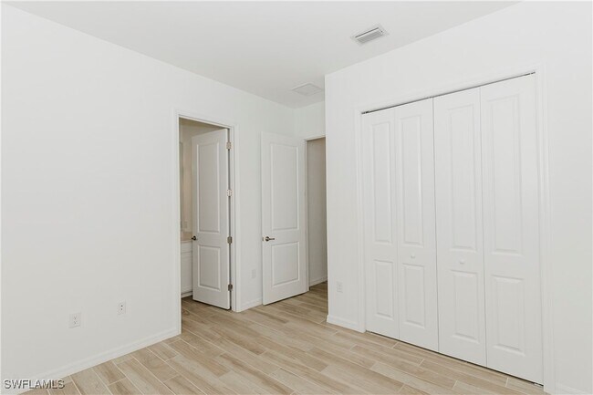 Building Photo - 5947 Sunningdale St