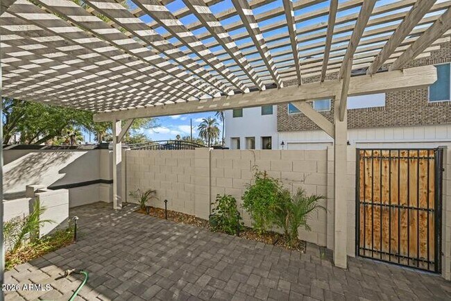 Building Photo - 3030 N 38th St