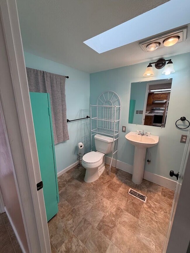 Building Photo - 3831 Duplex Ct SE