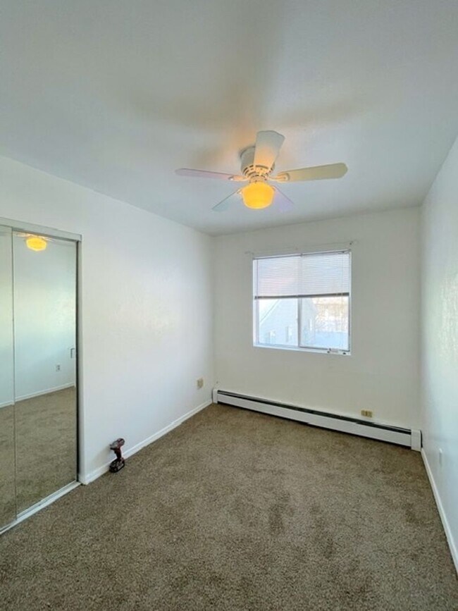 Building Photo - RARE FIND! Spacious and bright three bedro...