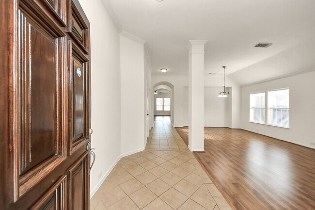 Building Photo - 19122 Mission Manor Ln