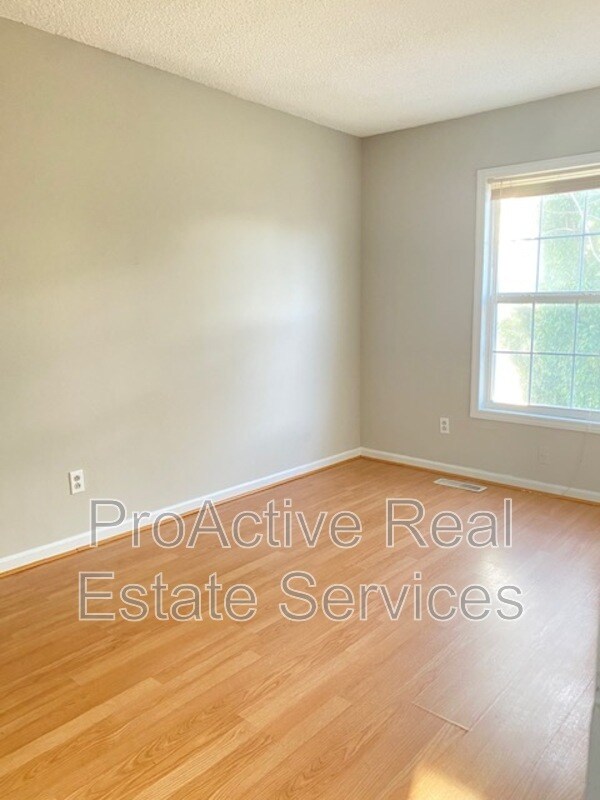 Building Photo - 1321 Ruddy Oak Ct