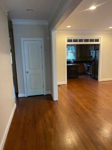 Building Photo - 945 Longley Ave NW