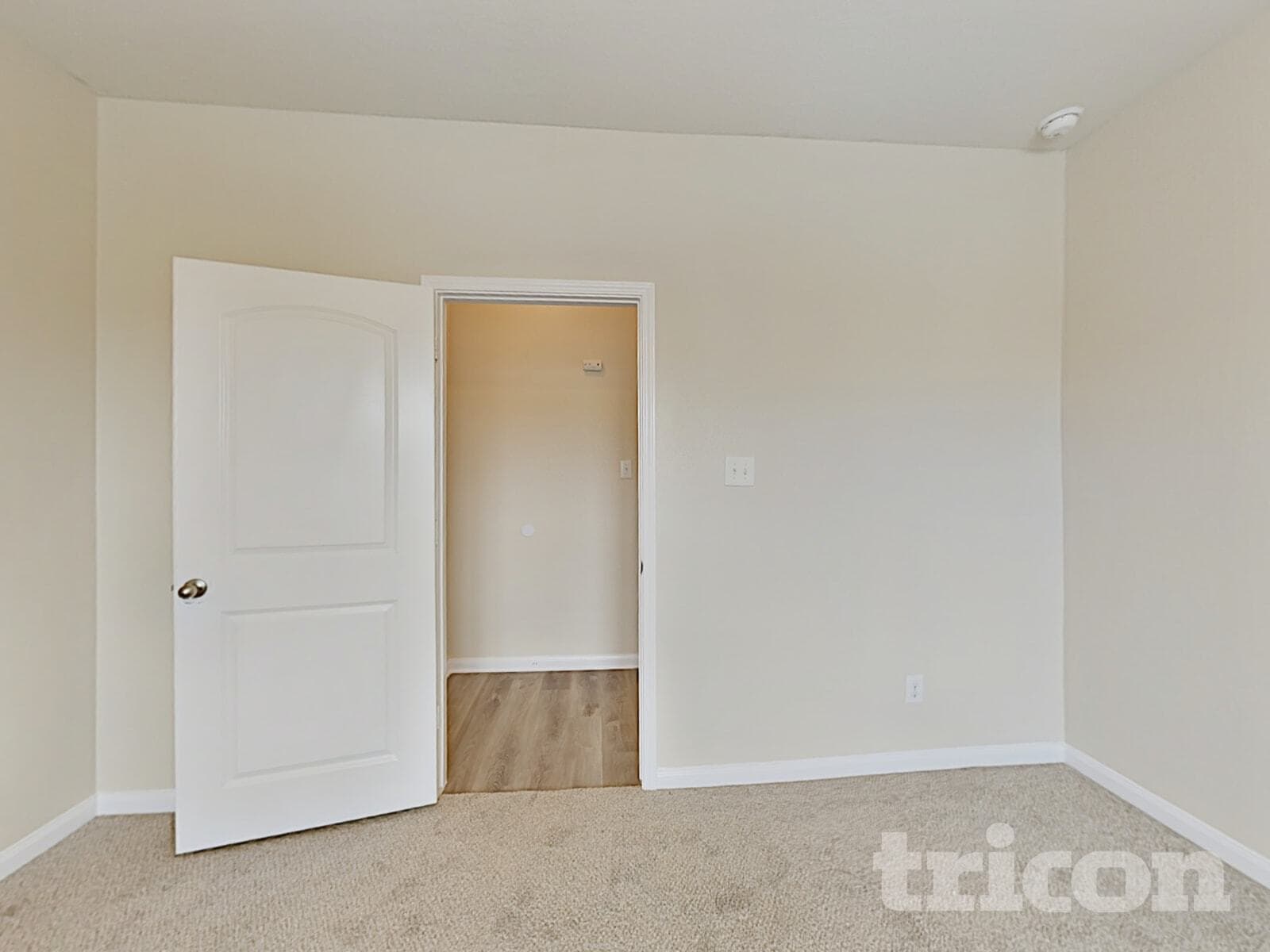 Building Photo - 4607 Le Villas