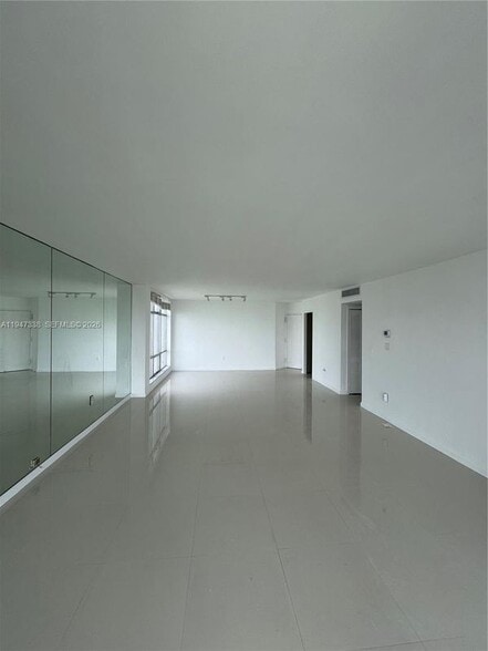 Building Photo - 5750 Collins Ave