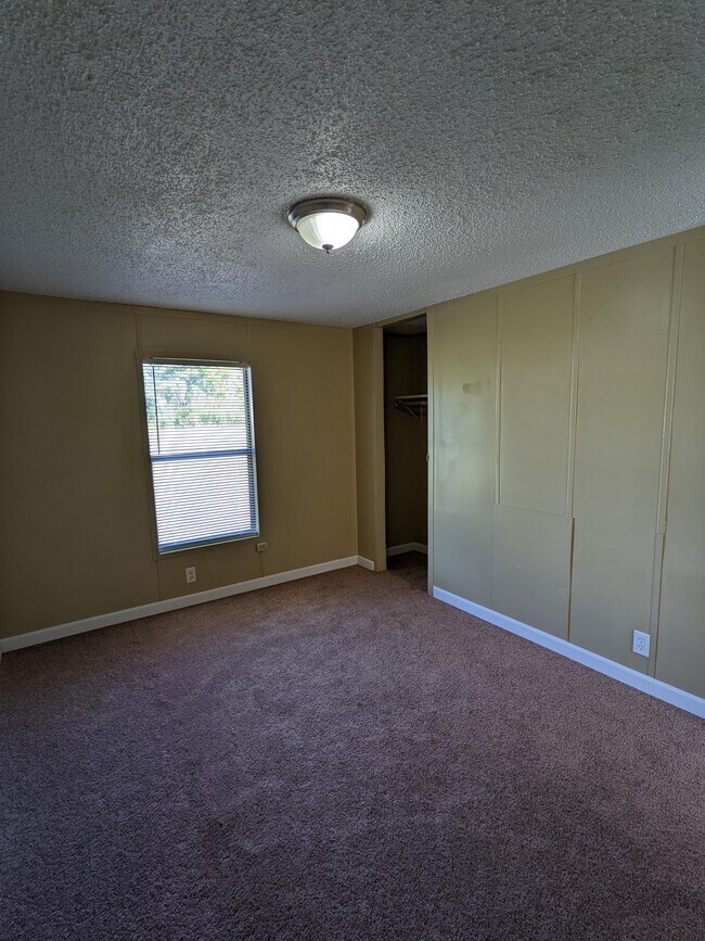 Building Photo - 903 Scott Dr