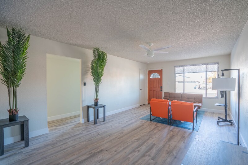 Building Photo - 2035 E Cornell Dr