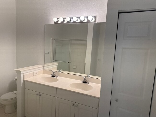 Building Photo - 2 Bedroom 2 bathroom in The  Abor Lakes Luxury Condominium. Stop, Look and Lease!