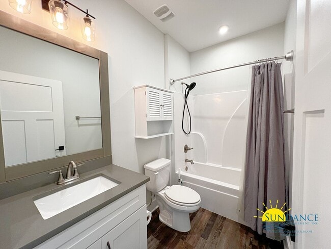 Building Photo - Stunning 3 Bedroom Home in North Crestview!