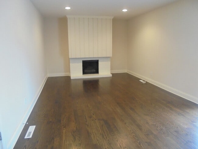 Building Photo - 66 Barrow Dr