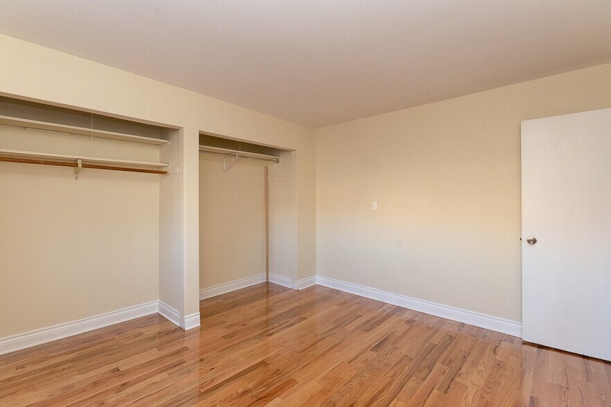 Building Photo - 659 W Wrightwood Ave