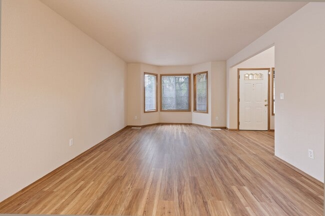 Building Photo - Move in ready now! 4 bedrooms in Lacey - North Thurston School district.