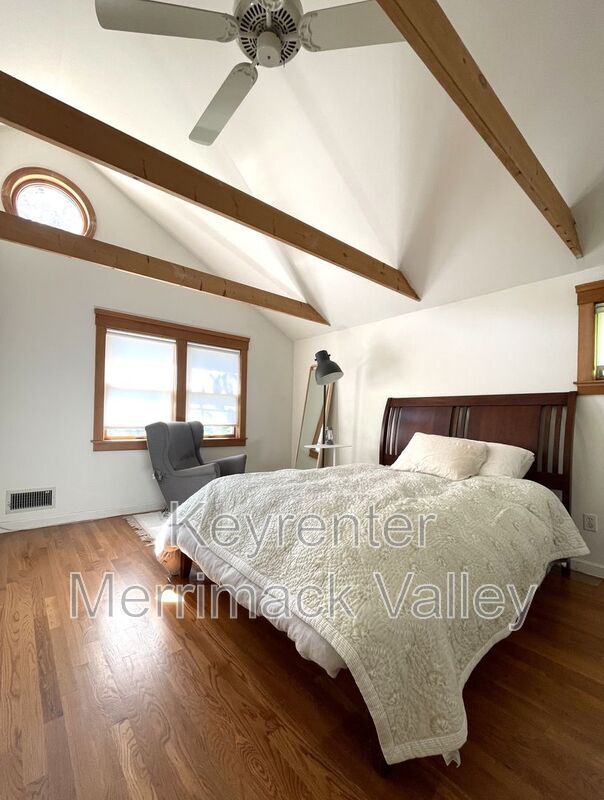 Building Photo - 44 River St