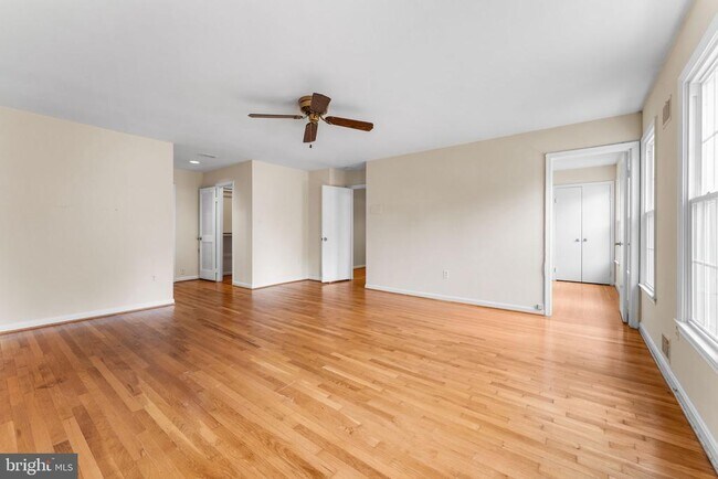 Building Photo - 9 Snug Hill Ct