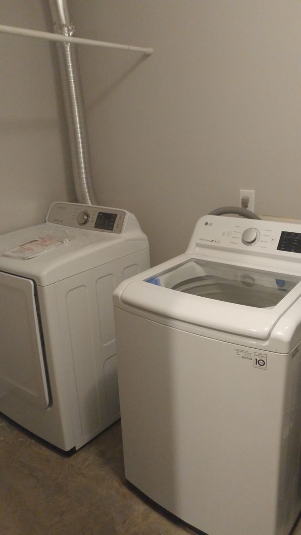 Building Photo - Beautiful 3 Bed 2.5 Bath Townhome Minutes from Cool Springs