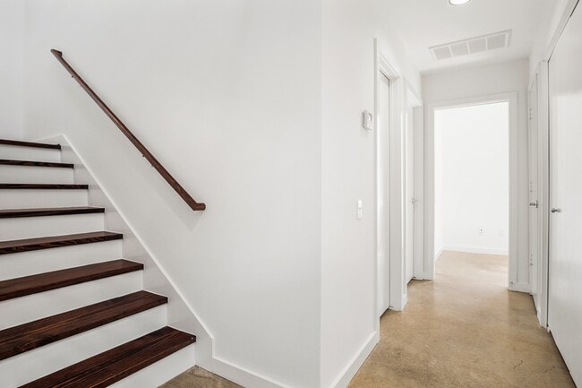 Building Photo - 2936 Commerce St