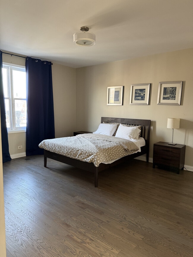 Building Photo - 1615 W Lawrence Ave