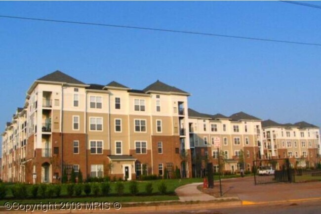 Building Photo - 3810 Lightfoot St
