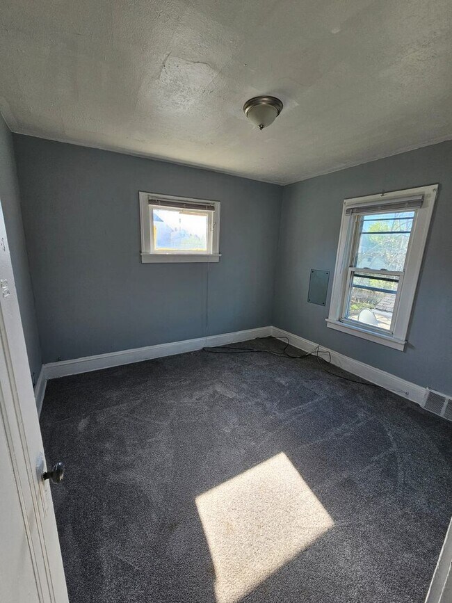 Building Photo - 3685 E 143rd St