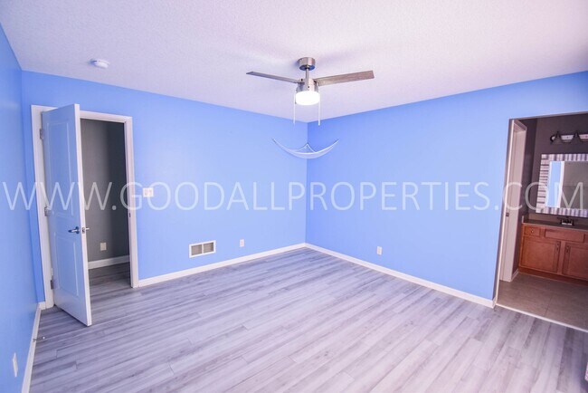 Building Photo - 4 Bedroom 4 Bath Executive Home in West Des Moines with a fenced in yard and a 3-car garage