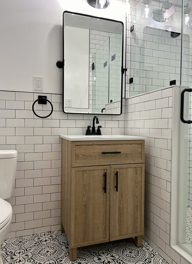 Building Photo - 1533 Freeman Ave