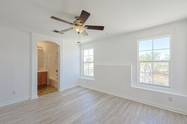 Building Photo - La Mesa 2BR + Office Room Townhome-Style Condo with 2-Car Garage Parking