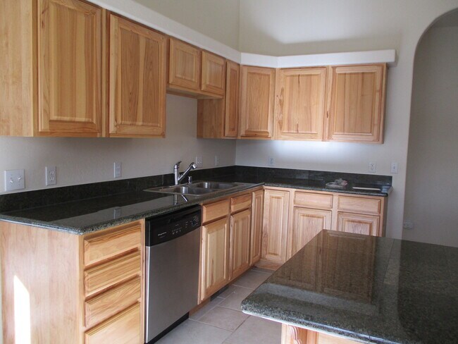 Building Photo - Unfurnished 3 Bed, 2 Bath Home for Rent in Lake Forest
