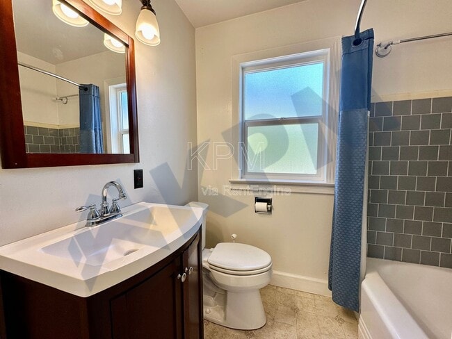 Building Photo - 41 W McKenzie Ave