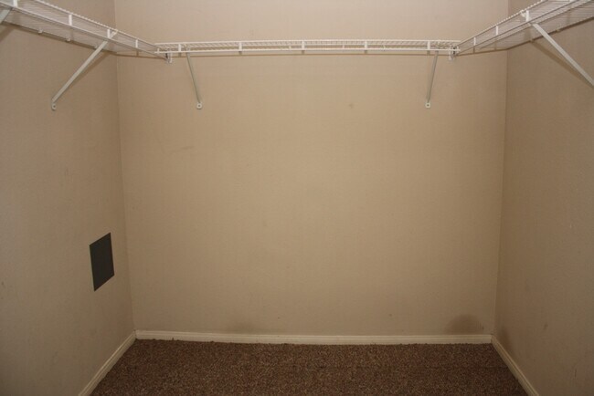 Building Photo - Cute & Cozy Condo Close to UNLV
