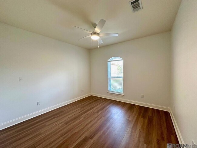 Building Photo - 10723 Hillbrook Ave