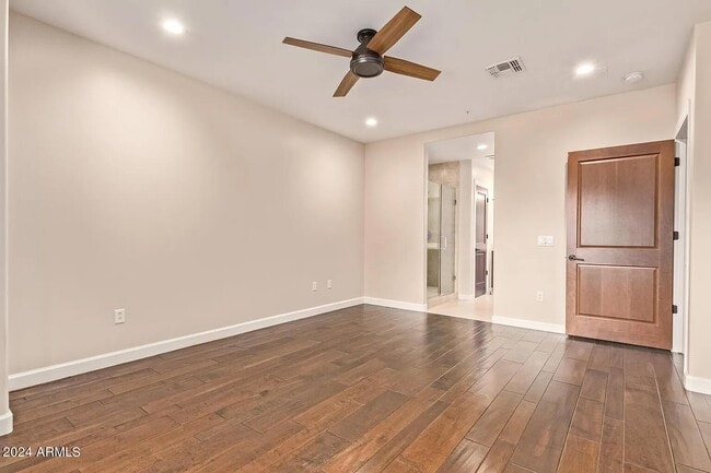 Building Photo - 4909 N Woodmere Fairway
