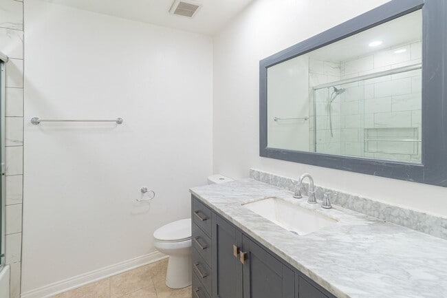 Building Photo - Recently Remodeled 3 Bedroom - Two Story B...