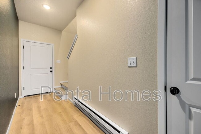 Building Photo - 563 Vicot Wy