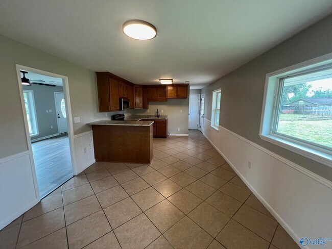 Building Photo - 2211 Penhall Dr NE