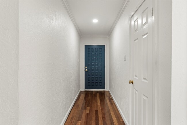 Building Photo - 8818 Edgemoor Dr