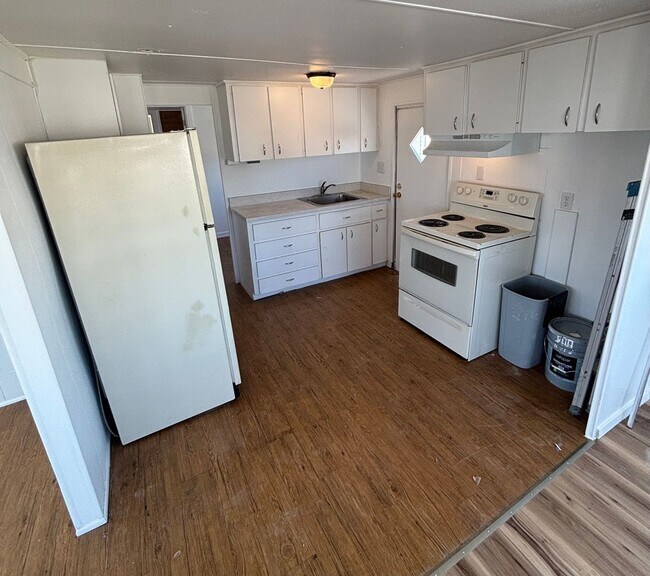 Building Photo - 2 bedroom 2 bath