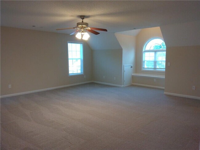 Building Photo - 131 Peachtree Glen Dr